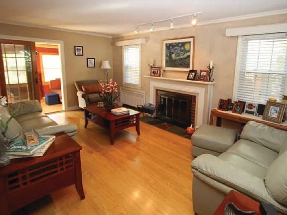 3rd image of 374 Lum Ave