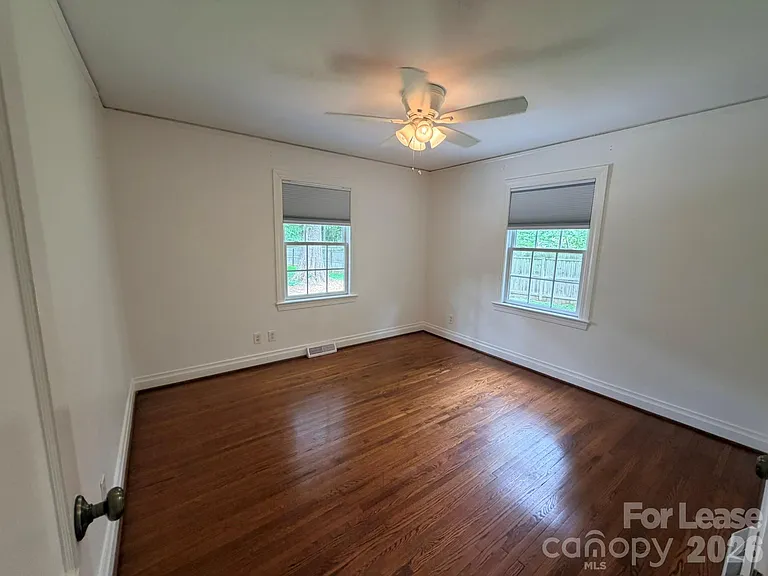1411 Richland Dr — Photo 8