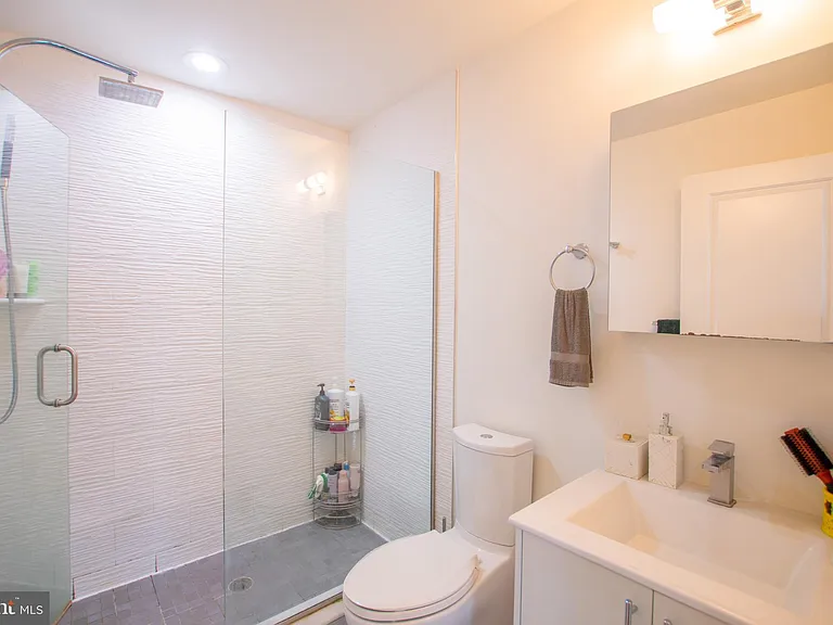 1441 S Bouvier St — Photo 15