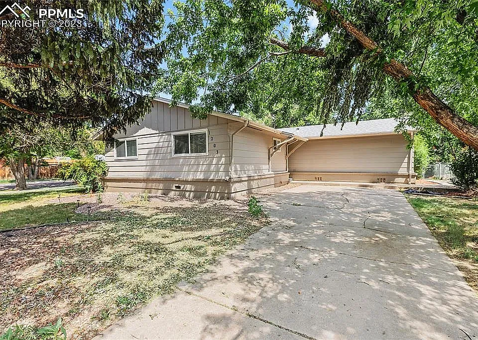 1203 Royale Dr