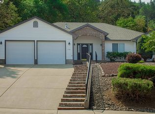 1191 W Harris Hills Dr, Roseburg, OR