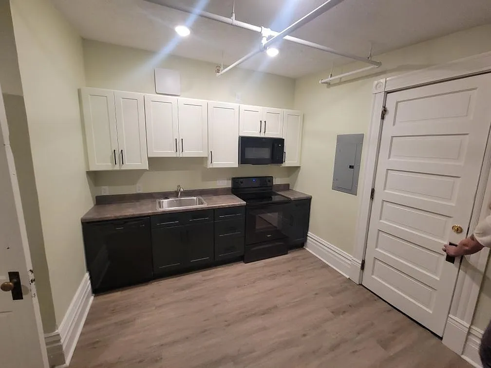 1 bed, 1.5 bath, 850 sqft, $1,000 — Photo 4