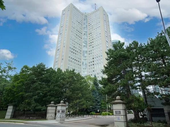 3650 Kaneff Cres Unit 806, Mississauga, ON L5A 4A1