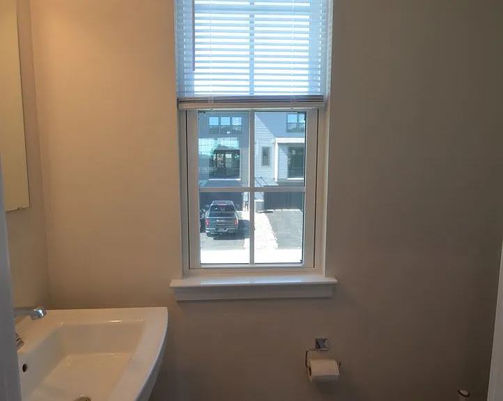 323 E Cochran St — Photo 27