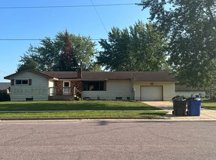 609 E Chestnut St, Pardeeville, WI 53954