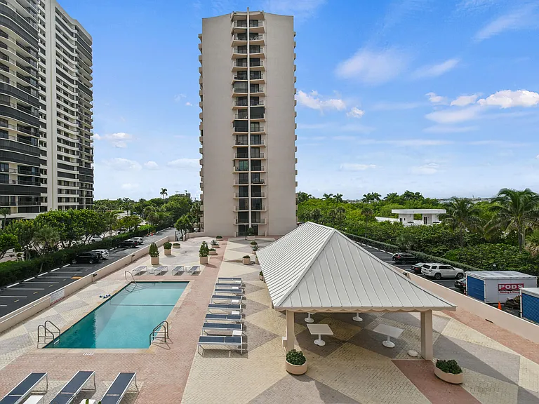 4200 N Ocean Dr #1 — Photo 18