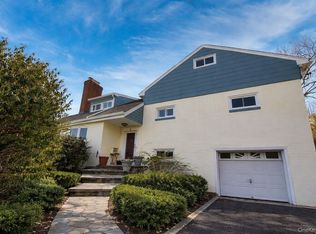 10 Farview Ave, Bayville, NY 11709