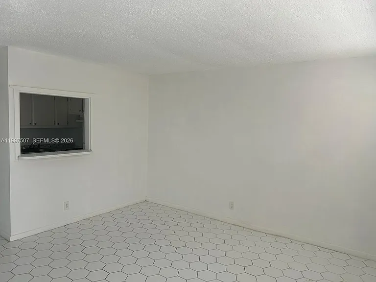 89 Berkshire E #89-D — Photo 4