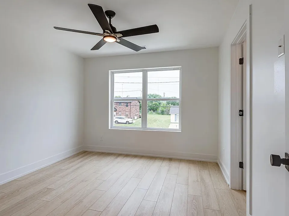 3628B Village Trl