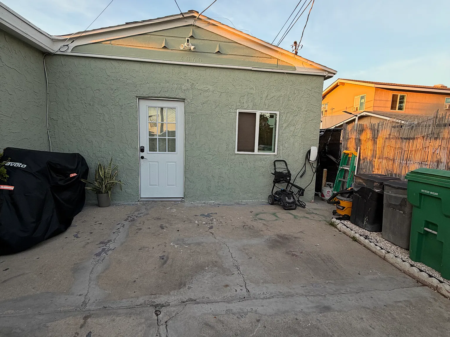 Studio, 400 sqft, $1,800 — Photo 1