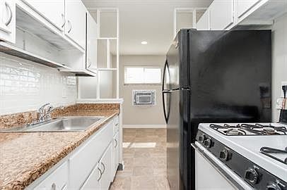 3rd image of 3656 Seabrook Ave #11001411