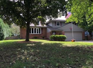 5899 Weymouth Dr, Rockford, IL 61114