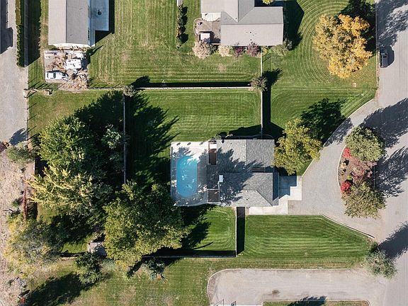 2nd image of 8920 Maple Dr