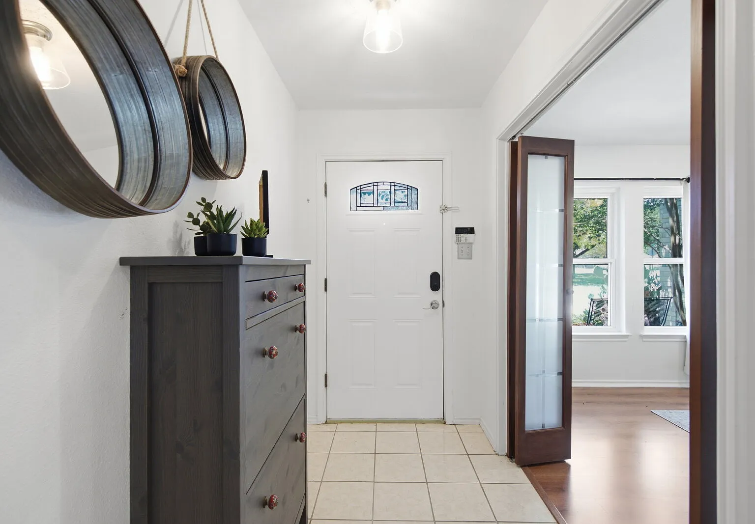 3 bed, 2.5 bath, 2409 sqft, $2,500 — Photo 3