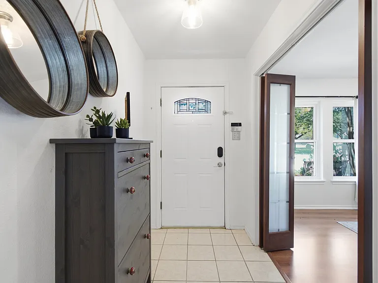 1314 Chalk Ln — Photo 3