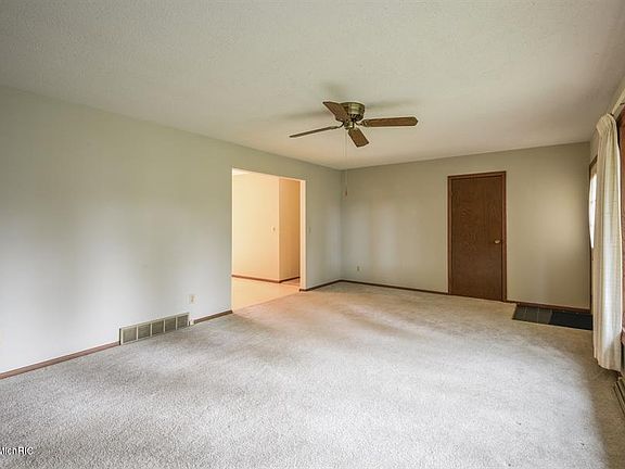 3rd image of 2847 Robin Hood Dr