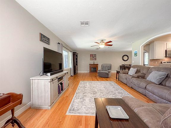 4th image of 93 Elmwood Ave
