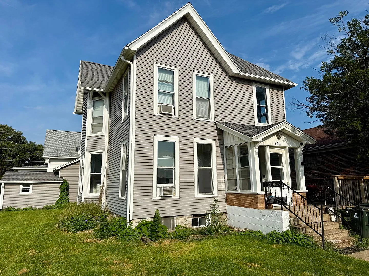 321 Clay Street — Photo 1