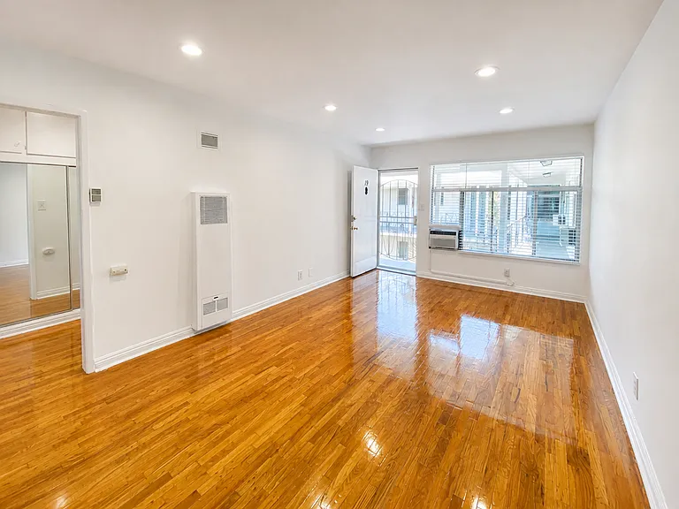 1400 N Gardner St #19 — Photo 2