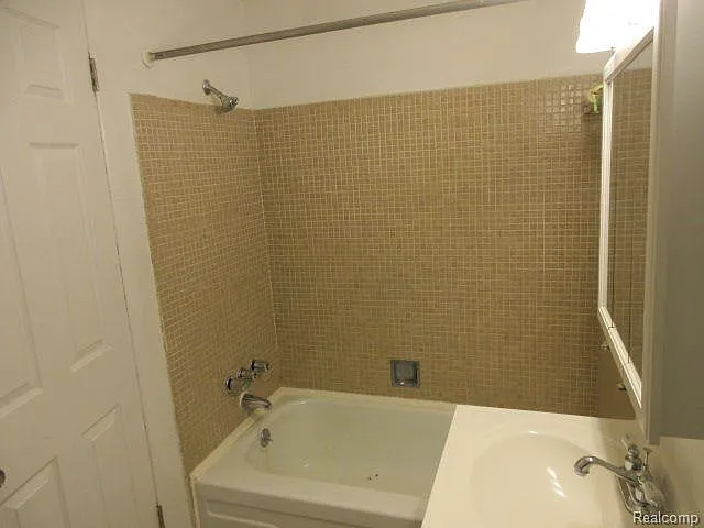 31831 Grand River Ave #70 — Photo 9