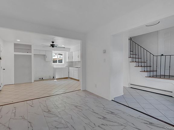 4th image of 6 Stonington Circle