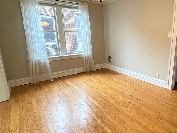 3rd image of 4617 Shenandoah Ave APT 2W