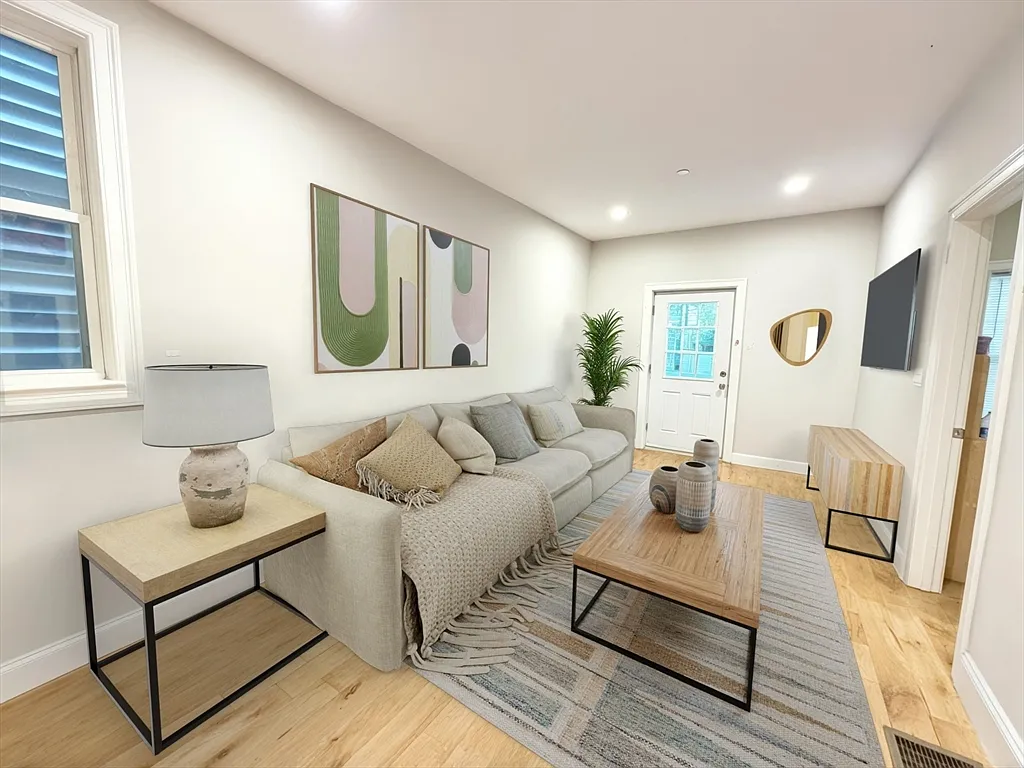 3 bed, 2.0 bath, 842 sqft, $3,800 — Photo 1