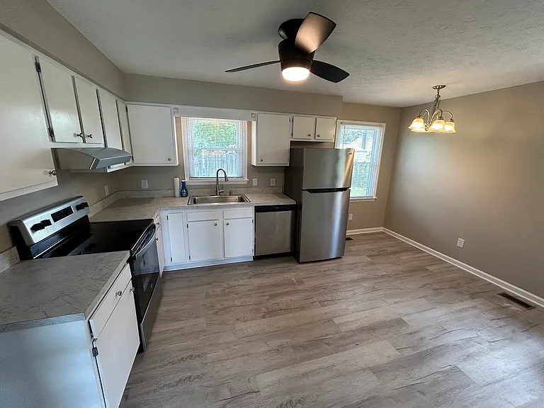 308 S 3rd St — Photo 5