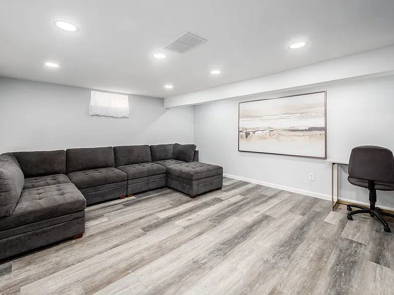 2545 Vanderberg Ave — Photo 21