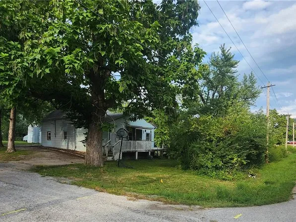 711 W Johnson St, Gallatin, MO 64640