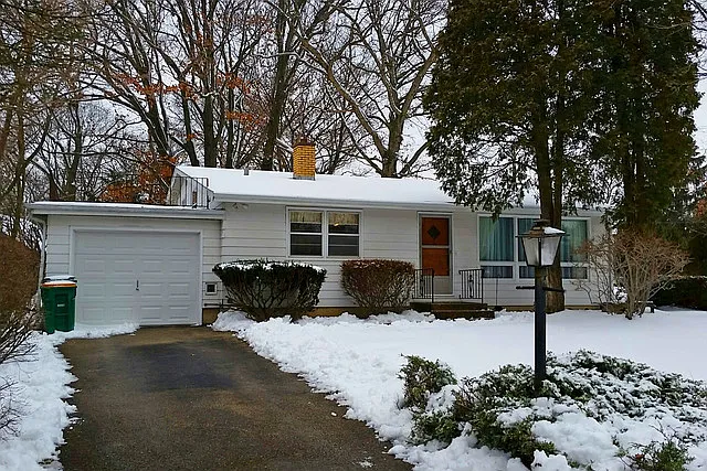 38198 N State Route 59 photo 1