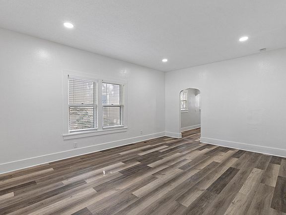 5th image of 625 E 5th Ave