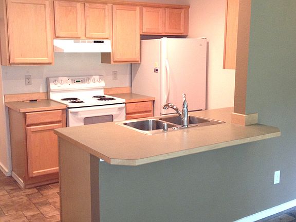 3rd image of 591 Sunset Ave NE