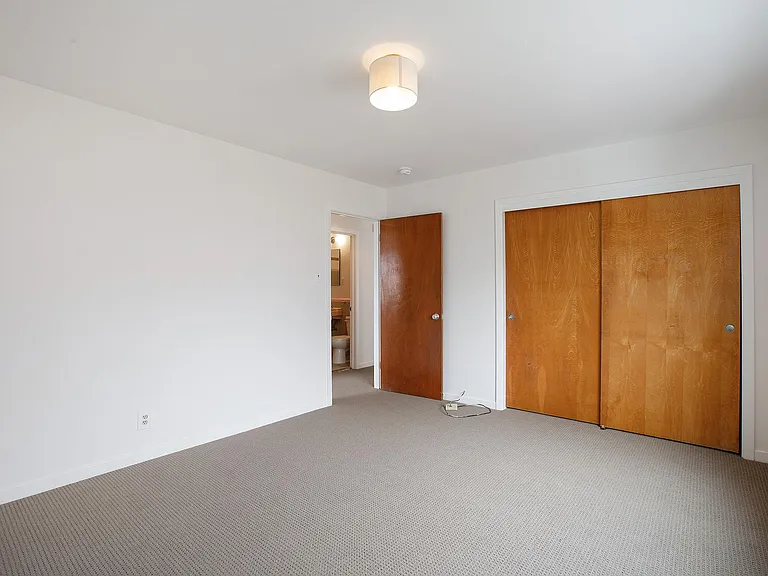 1400 La Playa Ave — Photo 12