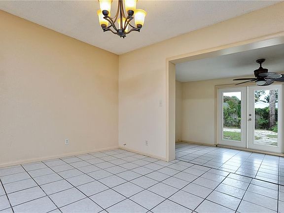 4th image of 2878 Sarah Dr