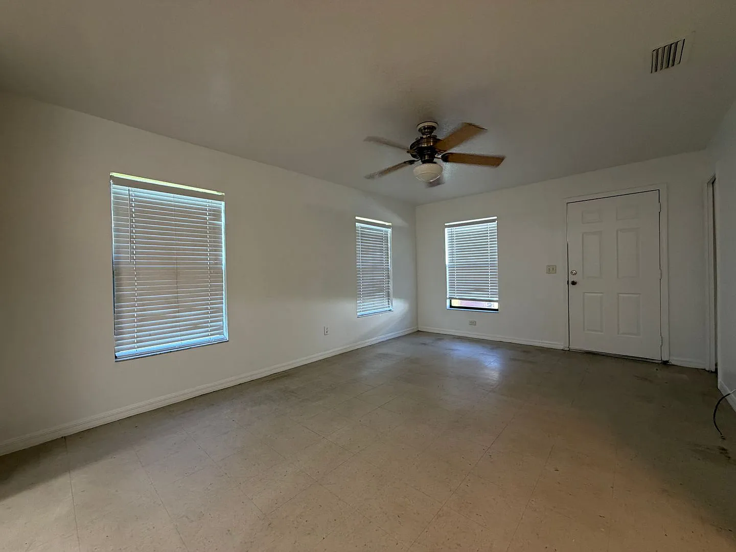 2 bed/1 bath duplex — Photo 2