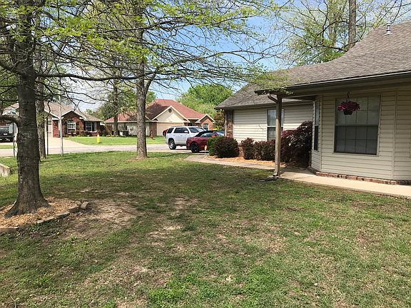 3rd image of 2290 Oaklawn Ave
