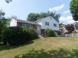 25 Sunrise Dr, Stony Pt, NY 10980