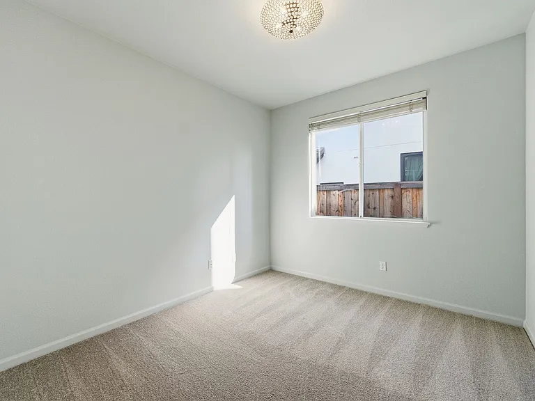 1439 Gordon Dr — Photo 38