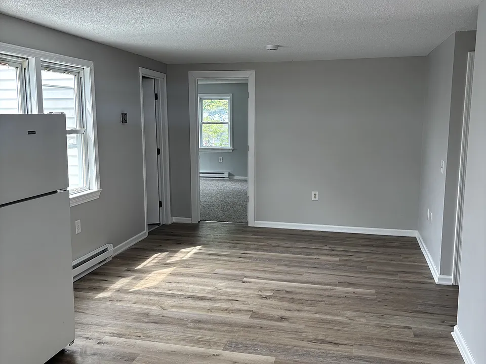 196 Broad St #4