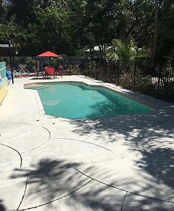 2nd image of 27280 Pullen Ave