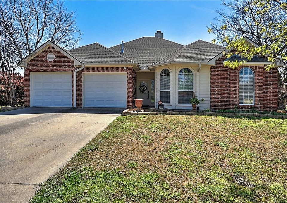 1st image of 2104 N Village Dr