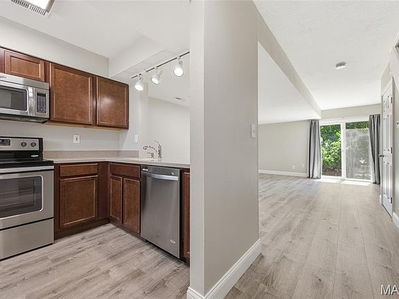 5th image of 3906 Cherry Brook Dr