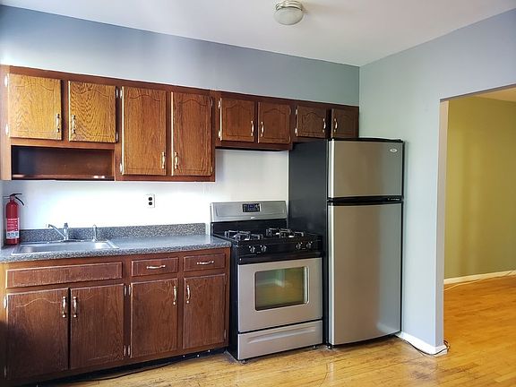 4th image of 329 De Graw St #2