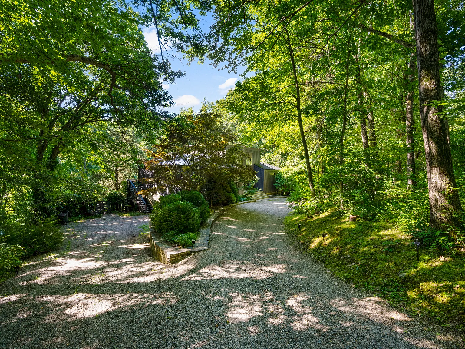 3 bed, 2.5 bath, 1930 sqft, $10,000 — Photo 4