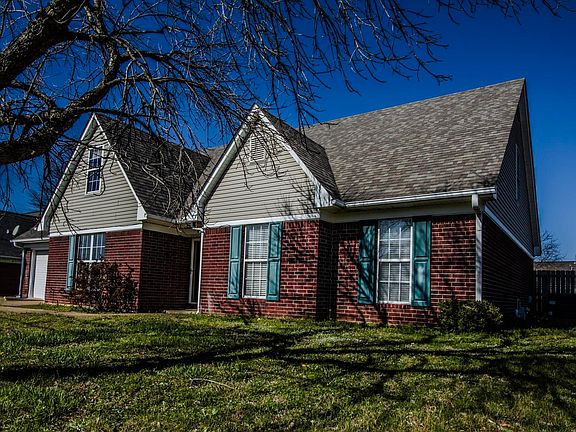 3rd image of 64 Woodchase Dr