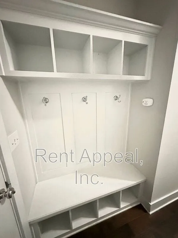 4 bed, 3.5 bath, 2134 sqft, $2,700 — Photo 2