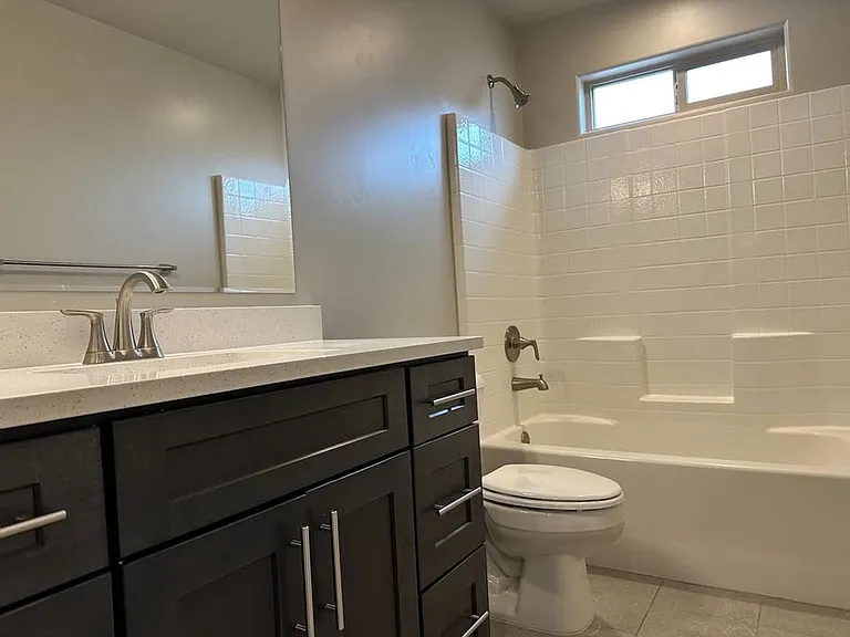 Three Bedroom Red Mountain Vista Town Home — Photo 29