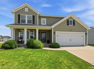 3553 Amber Oaks Dr, Howell, MI 48855