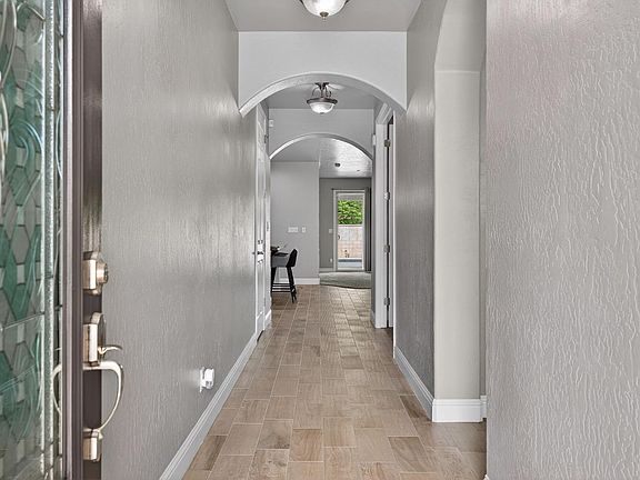 4th image of 2446 S Claremont Ave